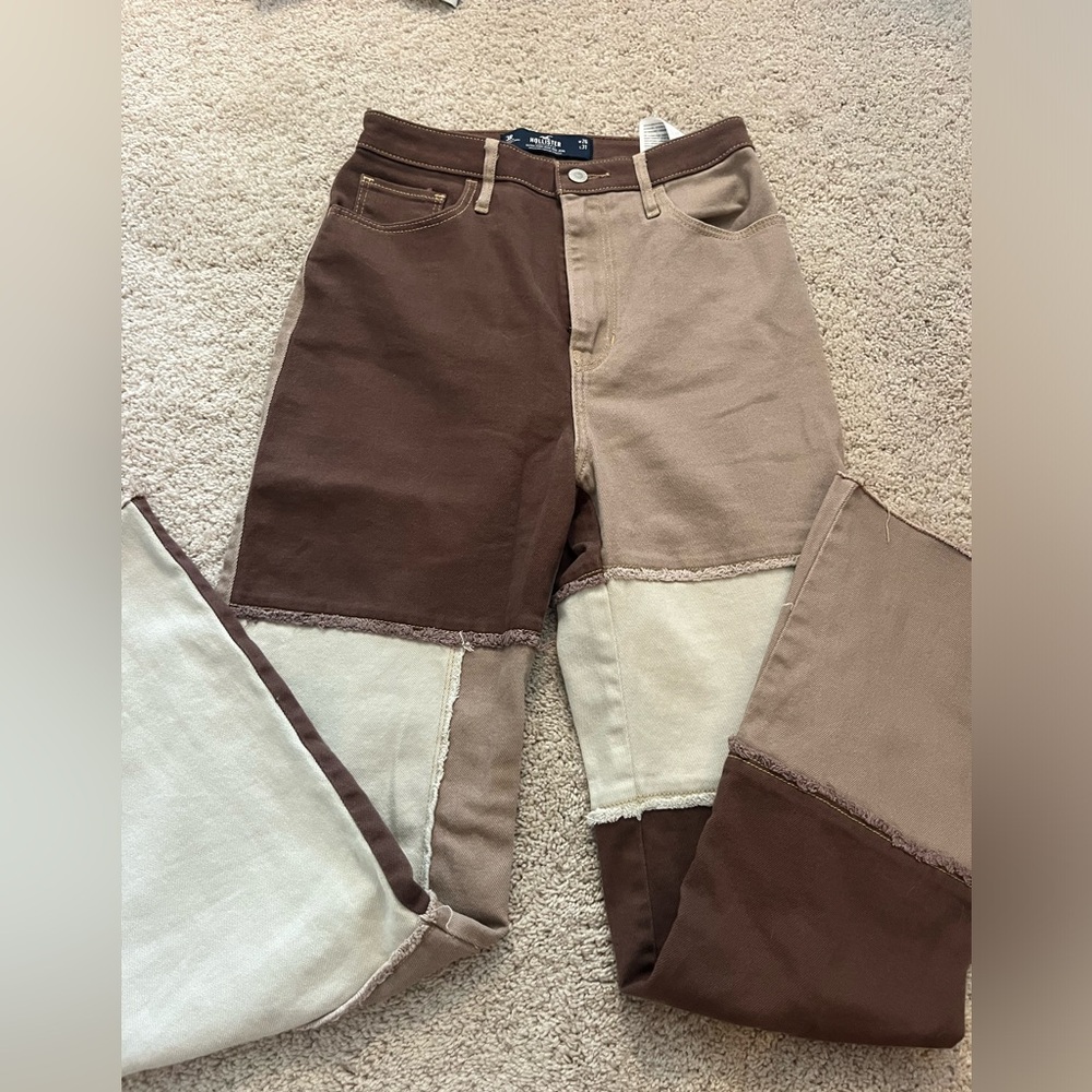 ADORABLE Hollister Patterned Wide Bottom Jean
